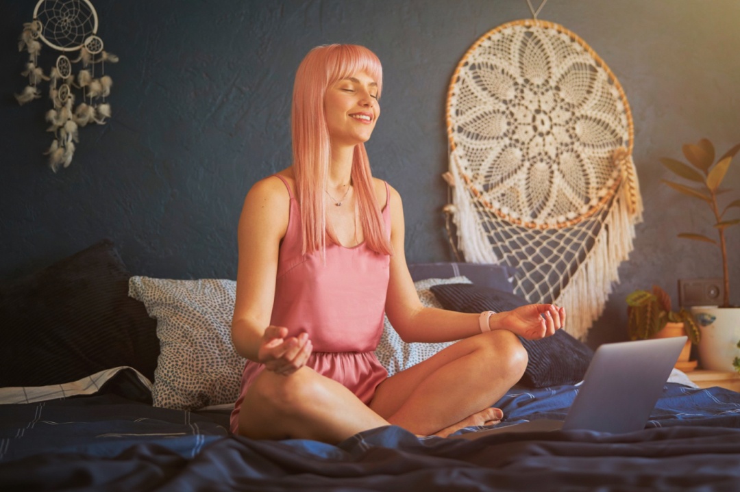 Bedtime Meditation: Why It Works & How to Do It meditation before bed